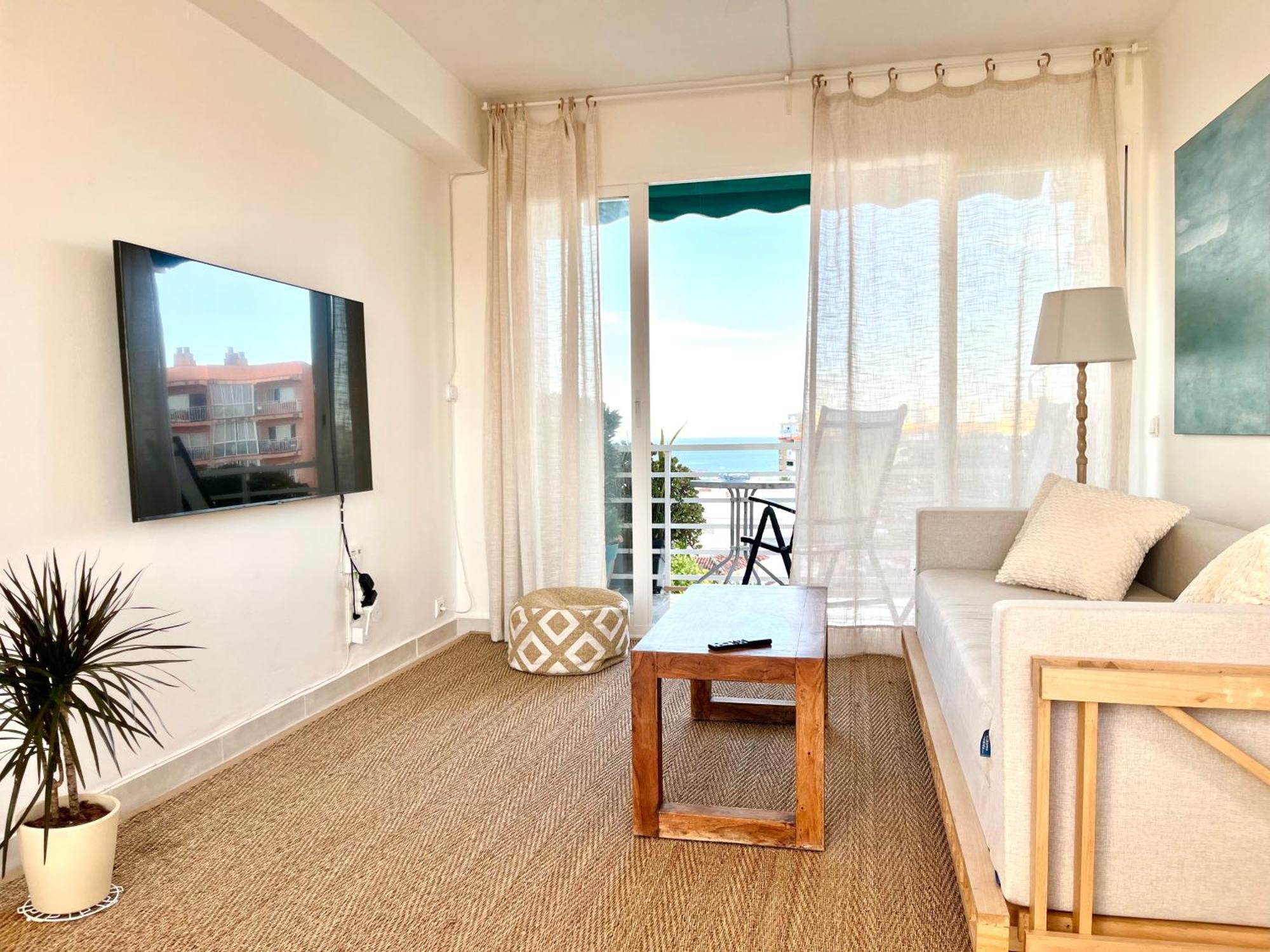 Light-Filled Apartment With Sea Views Torremolinos Exterior photo